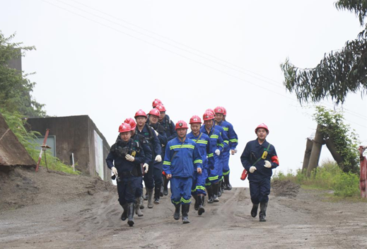 四川锦宁矿业有限责任公司开展尾矿库安全、环保、防汛防地灾应急演练