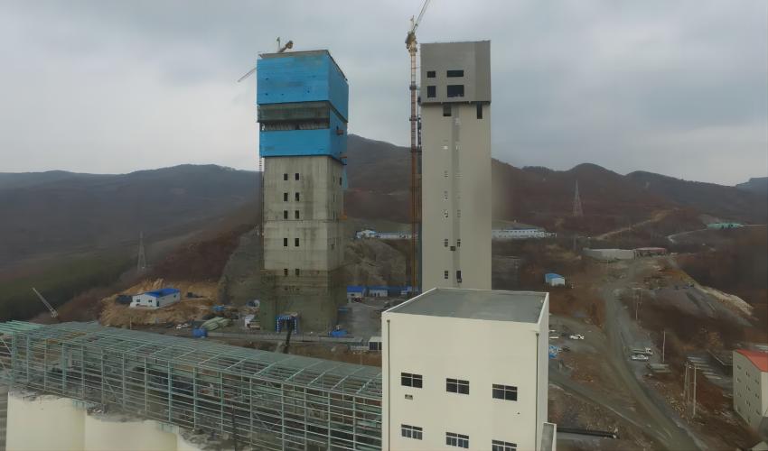 奋勇争先，再创佳绩——思山岭铁矿2#主井井塔喜结金顶