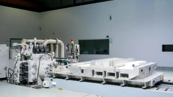 全球首创!让电池不惧高温不怕水,他们做到了