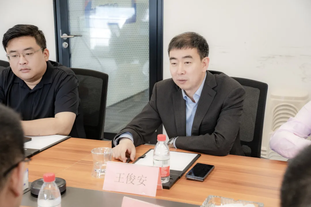 谈合作,谋共赢|襄阳众企业家到访赢科储能参观交流